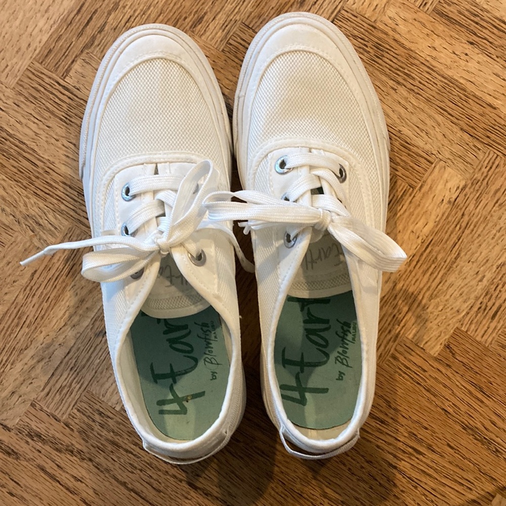 4 Earth Blowfish shoes size 8.5